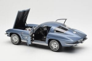 Chevrolet Corvette C2 Gris Bleu Métallique AUTOart 1:18 71182 Métal Moulé — image 5 sur 8