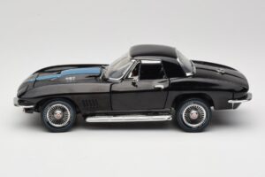 Chevrolet Corvette C2 Noir American Muscle 1:18 AMM1099/06 Métal Moulé — image 4 sur 8