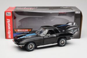 Chevrolet Corvette C2 Noir American Muscle 1:18 AMM1099/06 Métal Moulé — image 8 sur 8