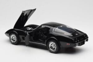 Chevrolet Corvette C3 Noir UT Models 1:18 21071 Métal Moulé — image 5 sur 8