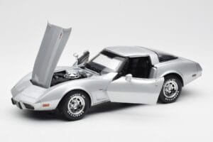 Chevrolet Corvette C3 Argent UT Models 1:18 21072 Métal Moulé — image 2 sur 8