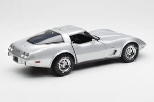 Chevrolet Corvette C3 Argent UT Models 1:18 21072 Métal Moulé — image 3 sur 8