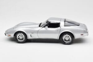Chevrolet Corvette C3 Argent UT Models 1:18 21072 Métal Moulé — image 4 sur 8