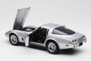 Chevrolet Corvette C3 Argent UT Models 1:18 21072 Métal Moulé — image 5 sur 8