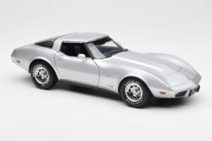 Chevrolet Corvette C3 Argent UT Models 1:18 21072 Métal Moulé — image 6 sur 8