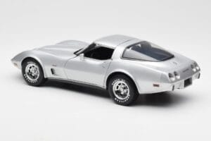 Chevrolet Corvette C3 Argent UT Models 1:18 21072 Métal Moulé — image 7 sur 8
