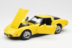 Chevrolet Corvette C3 Jaune UT Models 1:18 21074 Métal Moulé — image 2 sur 8