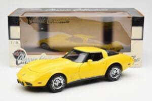 Chevrolet Corvette C3 Jaune UT Models 1:18 21074 Métal Moulé — image 8 sur 8