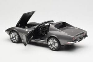 Chevrolet Corvette C3 Spider Laguna Gris Métallique AUTOart 1:18 71173 Métal Moulé — image 5 sur 8