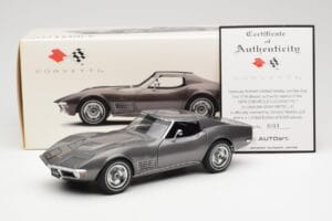 Chevrolet Corvette C3 Spider Laguna Gris Métallique AUTOart 1:18 71173 Métal Moulé — image 8 sur 8