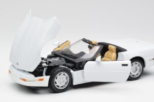 Chevrolet Corvette C4 Cabriolet Blanc Maisto 1:18 32830 Métal Moulé — image 2 sur 8
