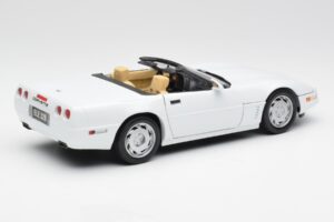 Chevrolet Corvette C4 Cabriolet Blanc Maisto 1:18 32830 Métal Moulé — image 3 sur 8