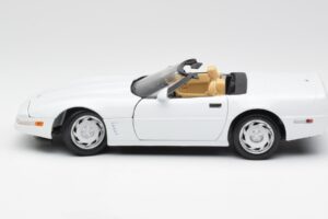 Chevrolet Corvette C4 Cabriolet Blanc Maisto 1:18 32830 Métal Moulé — image 4 sur 8