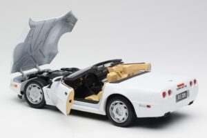 Chevrolet Corvette C4 Cabriolet Blanc Maisto 1:18 32830 Métal Moulé — image 5 sur 8