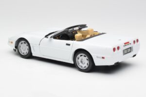 Chevrolet Corvette C4 Cabriolet Blanc Maisto 1:18 32830 Métal Moulé — image 7 sur 8
