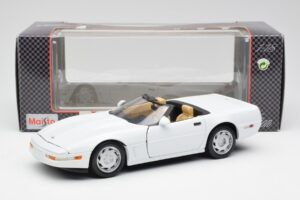 Chevrolet Corvette C4 Cabriolet Blanc Maisto 1:18 32830 Métal Moulé — image 8 sur 8