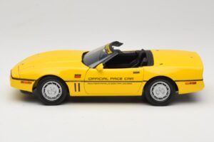 Chevrolet Corvette C4 Indianapolis 500 Pace Car Jaune Greenlight 1:18 11801-06 Métal Moulé — image 4 sur 8