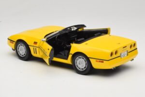 Chevrolet Corvette C4 Indianapolis 500 Pace Car Jaune Greenlight 1:18 11801-06 Métal Moulé — image 5 sur 8