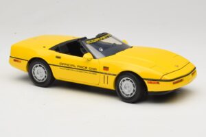 Chevrolet Corvette C4 Indianapolis 500 Pace Car Jaune Greenlight 1:18 11801-06 Métal Moulé — image 6 sur 8