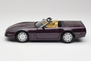 Chevrolet Corvette C4 LT4 Cabriolet Violet Métallisé Maisto 1:18 50277 Métal Moulé — image 4 sur 8