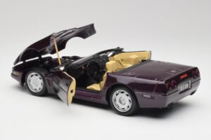 Chevrolet Corvette C4 LT4 Cabriolet Violet Métallisé Maisto 1:18 50277 Métal Moulé — image 5 sur 8