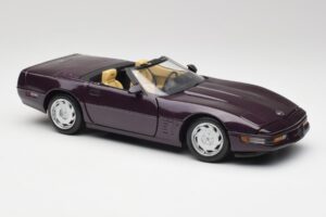 Chevrolet Corvette C4 LT4 Cabriolet Violet Métallisé Maisto 1:18 50277 Métal Moulé — image 6 sur 8