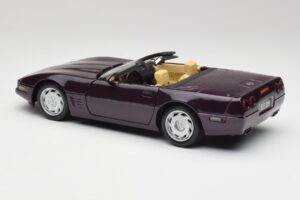 Chevrolet Corvette C4 LT4 Cabriolet Violet Métallisé Maisto 1:18 50277 Métal Moulé — image 7 sur 8