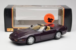 Chevrolet Corvette C4 LT4 Cabriolet Violet Métallisé Maisto 1:18 50277 Métal Moulé — image 8 sur 8