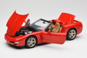 Chevrolet Corvette C5 Cabriolet Rouge UT Models 1:18 21006 Métal Moulé — image 2 sur 8