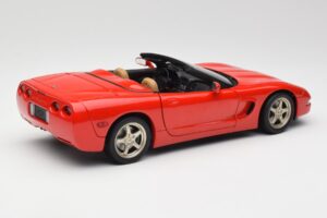 Chevrolet Corvette C5 Cabriolet Rouge UT Models 1:18 21006 Métal Moulé — image 3 sur 8