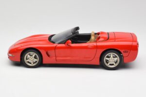 Chevrolet Corvette C5 Cabriolet Rouge UT Models 1:18 21006 Métal Moulé — image 4 sur 8