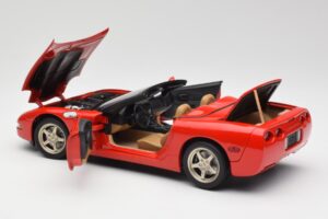 Chevrolet Corvette C5 Cabriolet Rouge UT Models 1:18 21006 Métal Moulé — image 5 sur 8