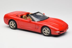 Chevrolet Corvette C5 Cabriolet Rouge UT Models 1:18 21006 Métal Moulé — image 6 sur 8