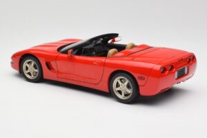 Chevrolet Corvette C5 Cabriolet Rouge UT Models 1:18 21006 Métal Moulé — image 7 sur 8