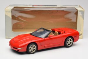 Chevrolet Corvette C5 Cabriolet Rouge UT Models 1:18 21006 Métal Moulé — image 8 sur 8