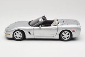 Chevrolet Corvette C5 Cabriolet Argent Maisto 1:18 50317 Métal Moulé — image 4 sur 8