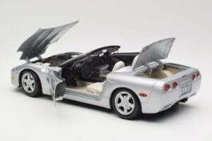 Chevrolet Corvette C5 Cabriolet Argent Maisto 1:18 50317 Métal Moulé — image 5 sur 8