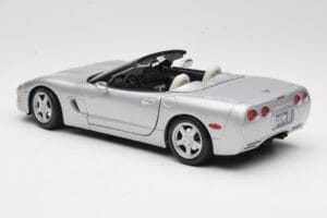 Chevrolet Corvette C5 Cabriolet Argent Maisto 1:18 50317 Métal Moulé — image 7 sur 8