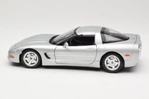 Chevrolet Corvette C5 Argent Bburago 1:18 3056 Métal Moulé — image 4 sur 8
