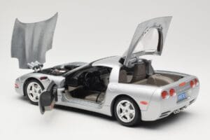 Chevrolet Corvette C5 Argent Bburago 1:18 3056 Métal Moulé — image 5 sur 8