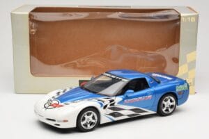 Chevrolet Corvette C5 Pace Car Rolex 24 at Daytona 1999 UT Models 1:18 39944 Métal Moulé — image 8 sur 8