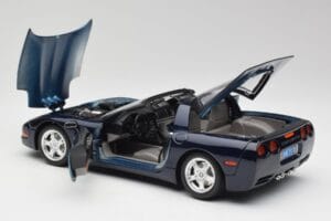 Chevrolet Corvette C5 Nassau Bleu Bburago 1:18 30166 Métal Moulé — image 5 sur 8