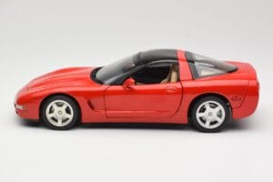 Chevrolet Corvette C5 Targa Rouge UT Models 1:18 21001 Métal Moulé — image 4 sur 8