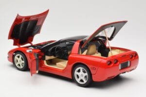 Chevrolet Corvette C5 Targa Rouge UT Models 1:18 21001 Métal Moulé — image 5 sur 8