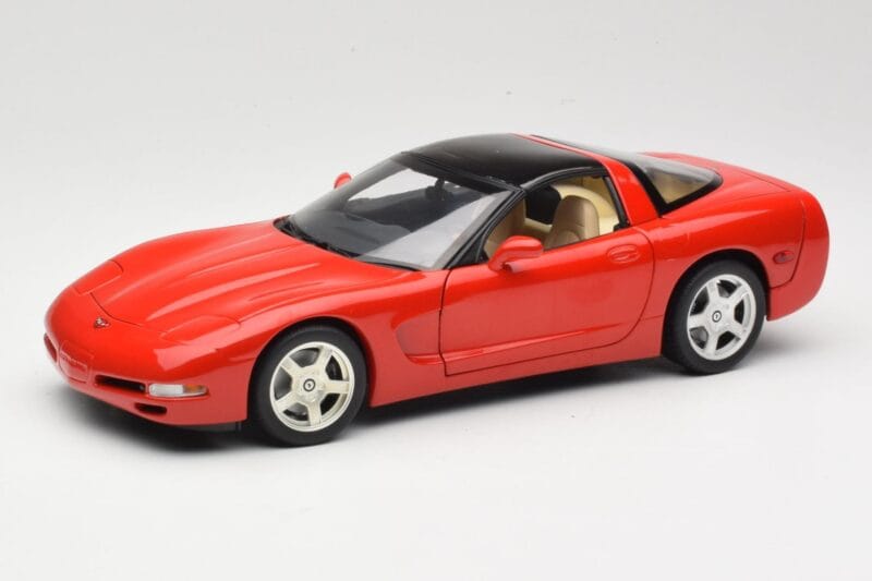 Chevrolet Corvette C5 Targa Rouge UT Models 1:18 21001 Métal Moulé
