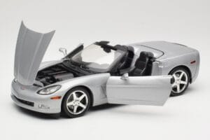 Chevrolet Corvette C6 Cabriolet Argent Hot Wheels 1:18 B6052 Métal Moulé — image 2 sur 8