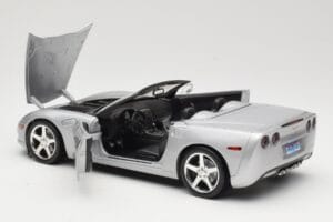 Chevrolet Corvette C6 Cabriolet Argent Hot Wheels 1:18 B6052 Métal Moulé — image 5 sur 8