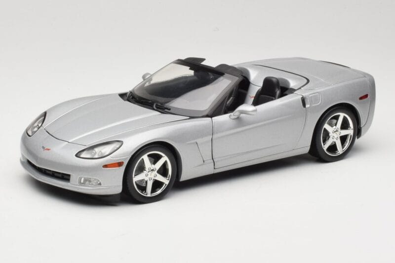 Chevrolet Corvette C6 Cabriolet Argent Hot Wheels 1:18 B6052 Métal Moulé