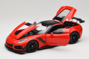 Chevrolet Corvette C7 ZR1 Torch Red IXO 1:18 18RDC243-FO Métal Moulé — image 2 sur 8