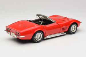 Chevrolet Corvette C3 Cabriolet Rouge Revell 1:18 8833-P1 Métal Moulé — image 3 sur 8
